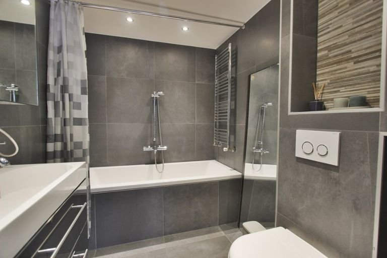 Royaal drive-in huis met 4 balkons en parking - Afbeelding 16