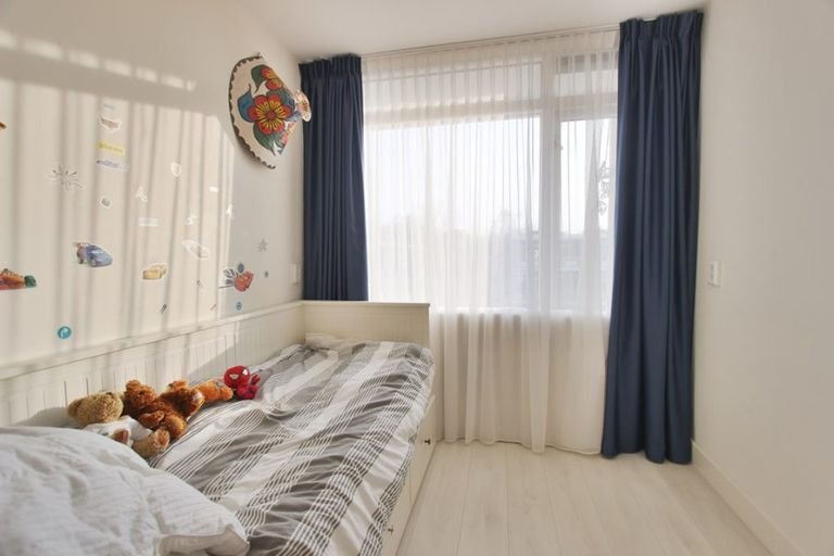 Royaal drive-in huis met 4 balkons en parking - Afbeelding 22