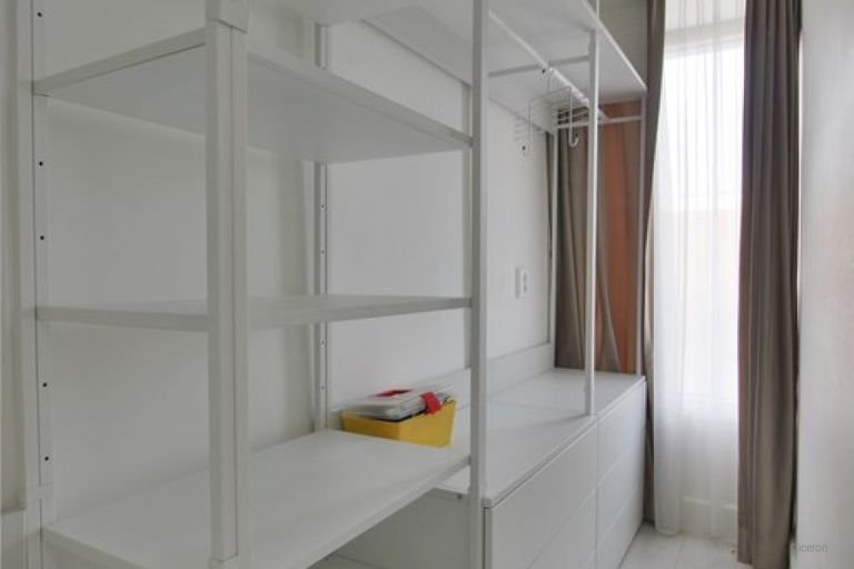 Royaal drive-in huis met 4 balkons en parking - Afbeelding 13