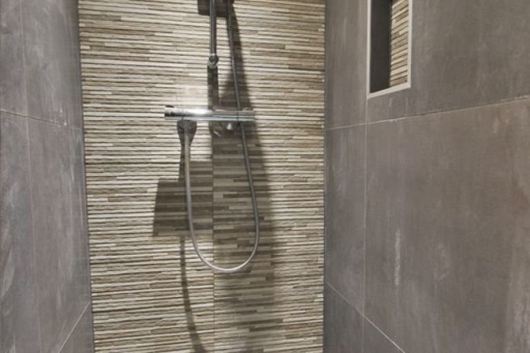 Royaal drive-in huis met 4 balkons en parking - Afbeelding 20