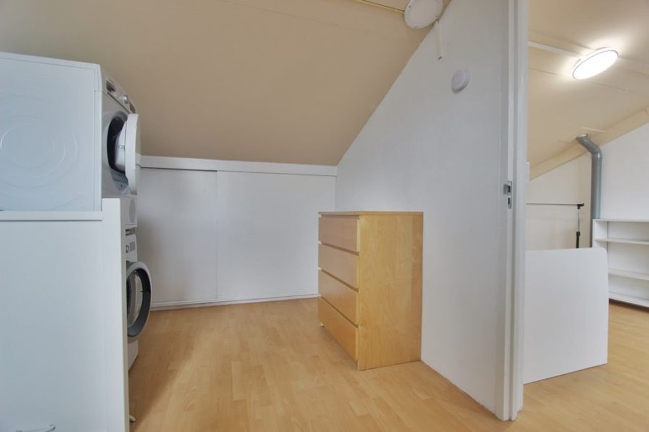 Hoekwoning met 4 slaapkamers in Almere - Afbeelding 1