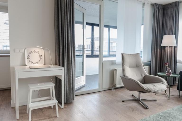 Gemeubileerd 3-kamerappartement met parkeren - Afbeelding 2