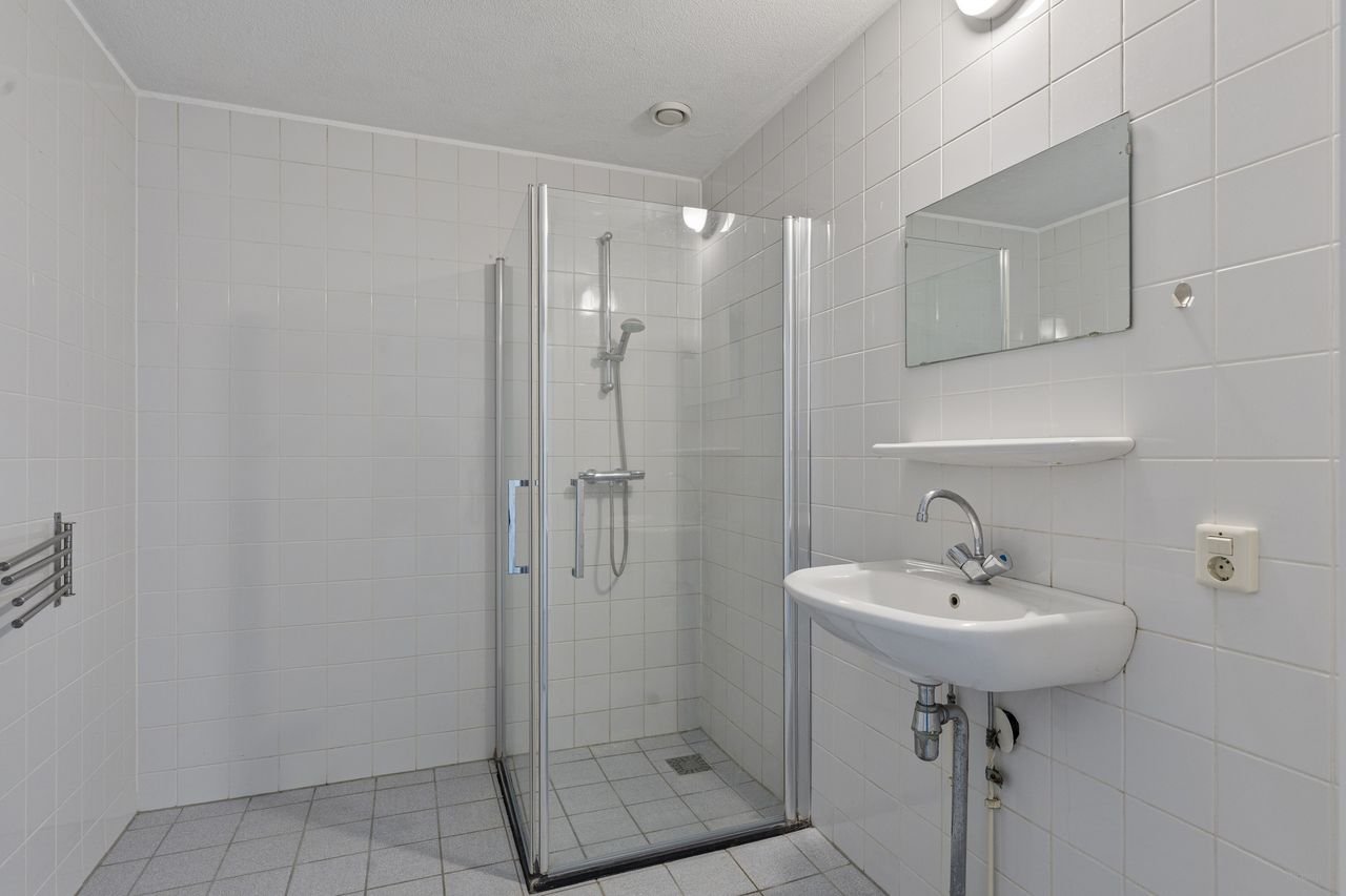 Bright apartment in Laakhaven-Oost - Image 13