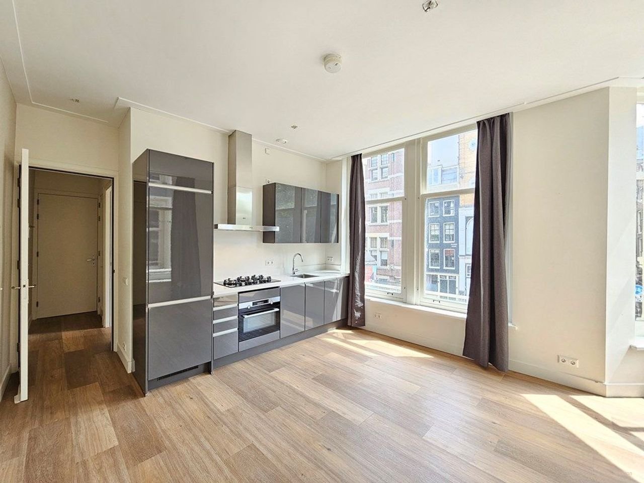 Corner Apartment on Spuistraat - Image 2