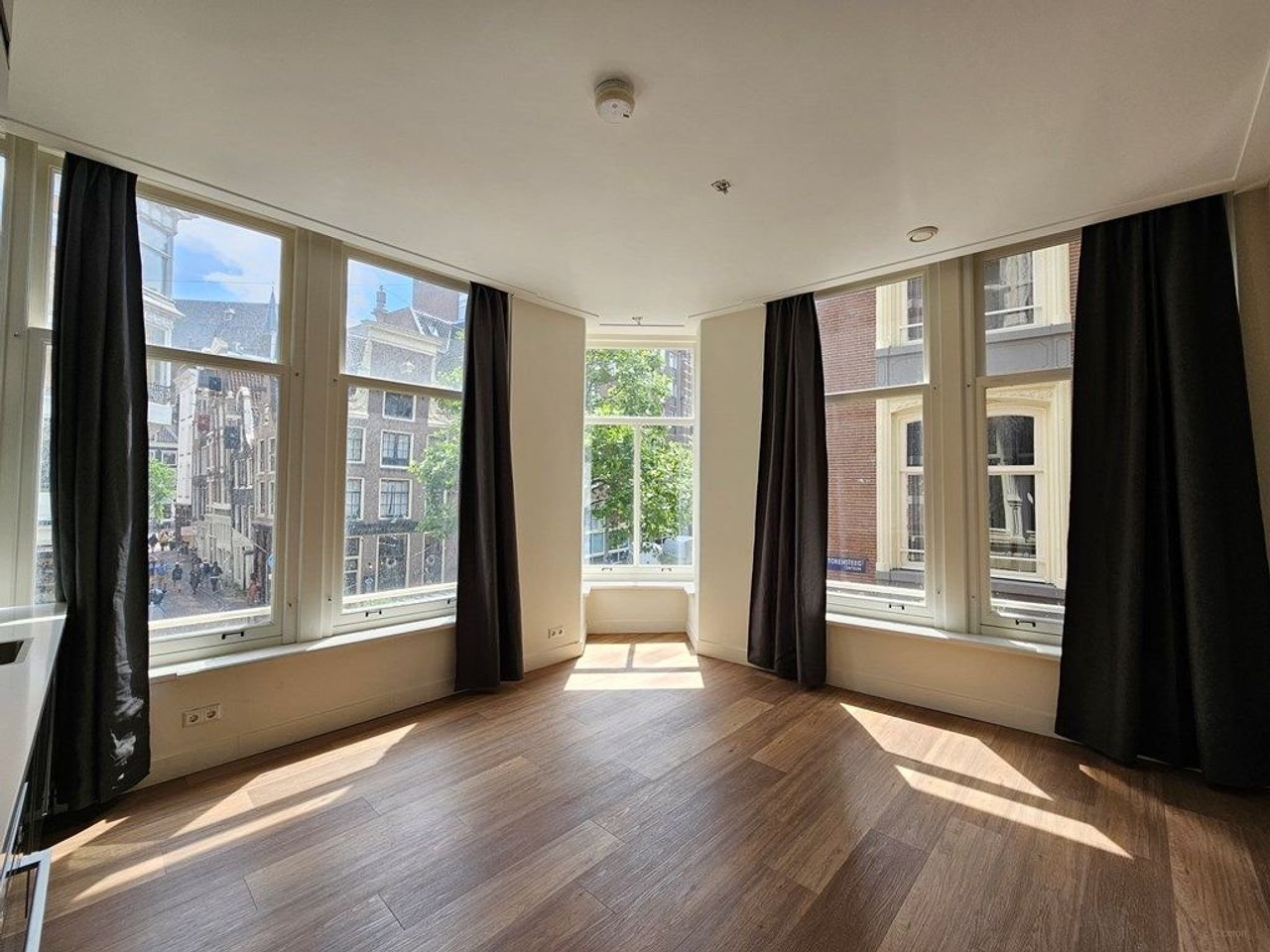 Corner Apartment on Spuistraat - Image 3