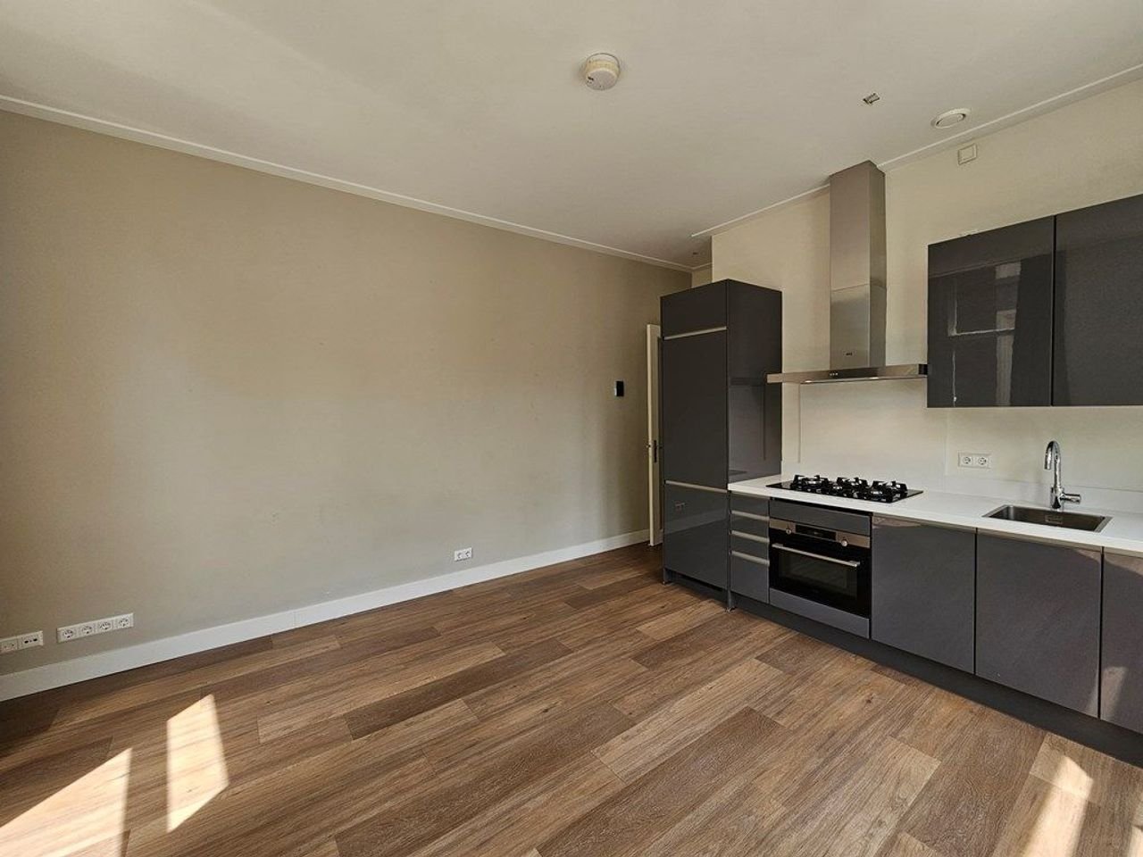 Corner Apartment on Spuistraat - Image 1