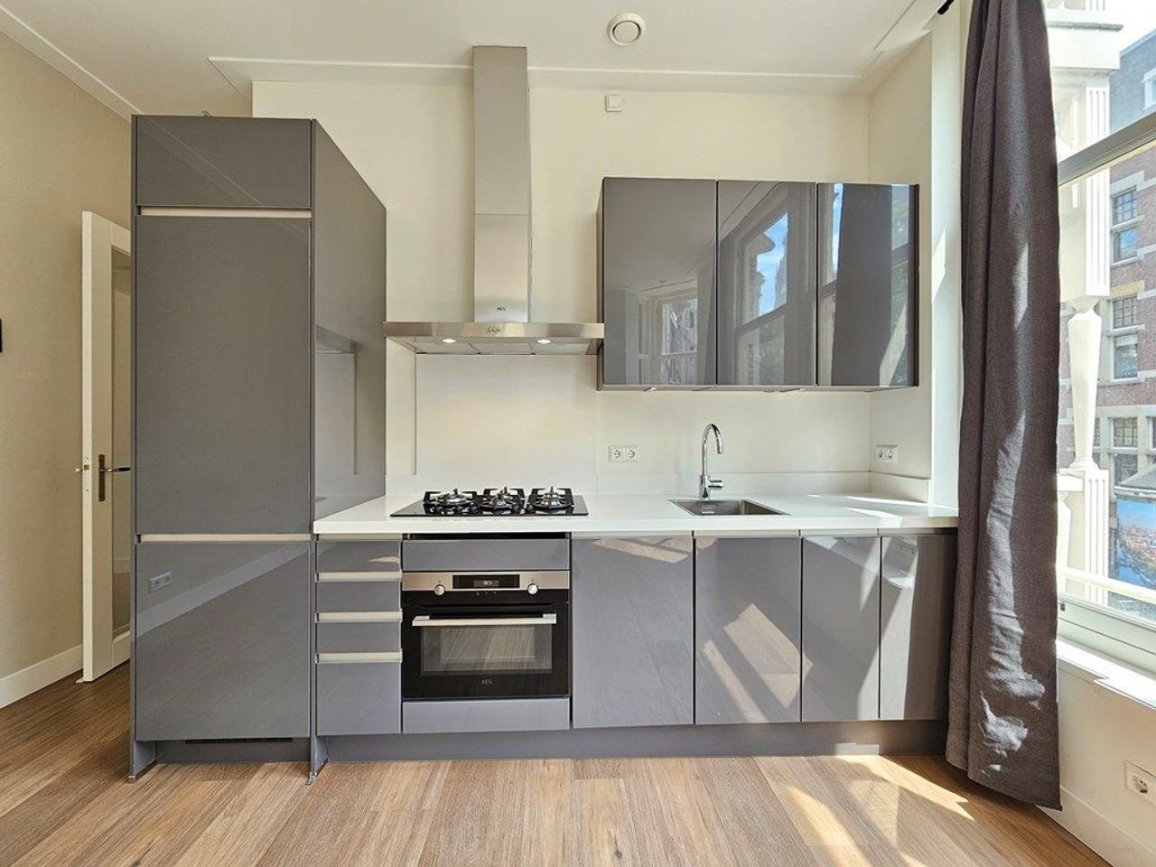 Corner Apartment on Spuistraat - Image 4