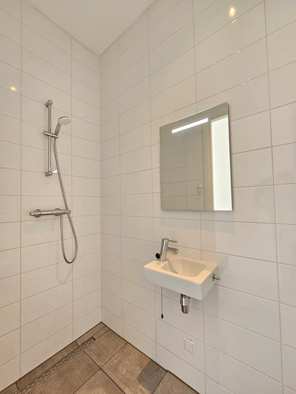 Corner Apartment on Spuistraat - Image 9