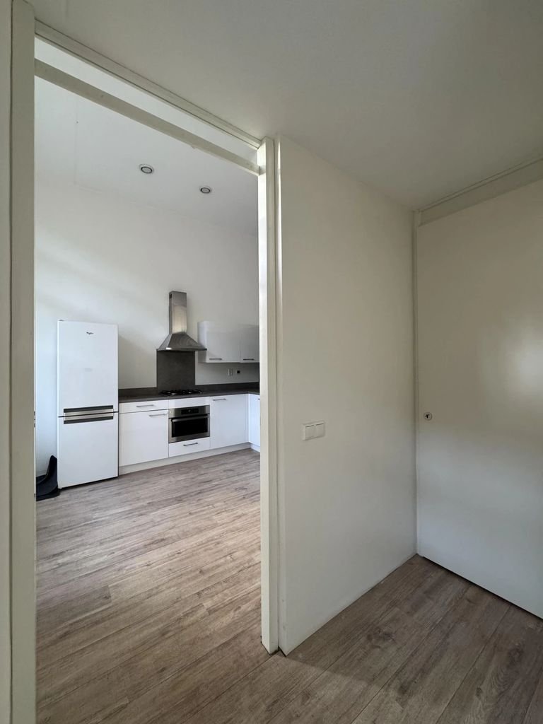 3-bedroom maisonette with terrace - Image 1