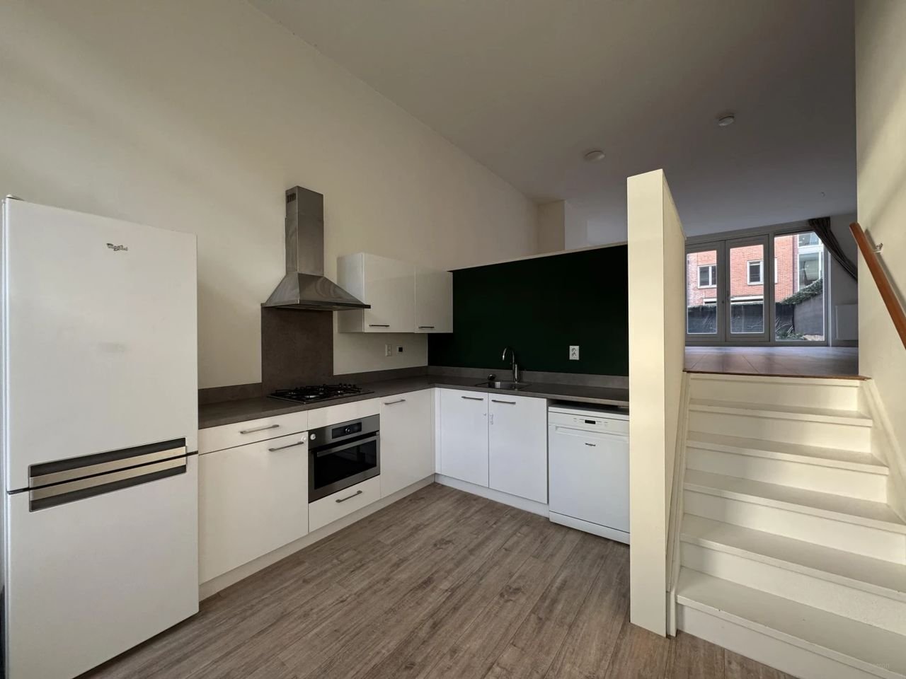 3-bedroom maisonette with terrace - Image 6