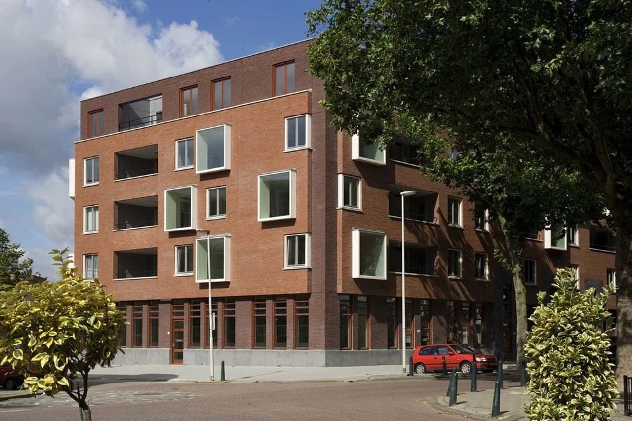 3-bedroom maisonette with terrace - Image 9