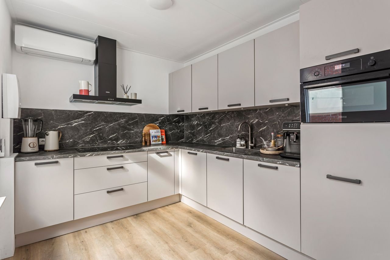 Gerenoveerde bovenwoning met dakterras in centrum - Afbeelding 11