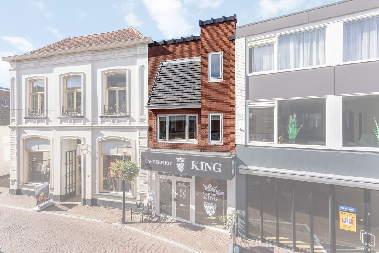 Gerenoveerde bovenwoning met dakterras in centrum - Afbeelding 2