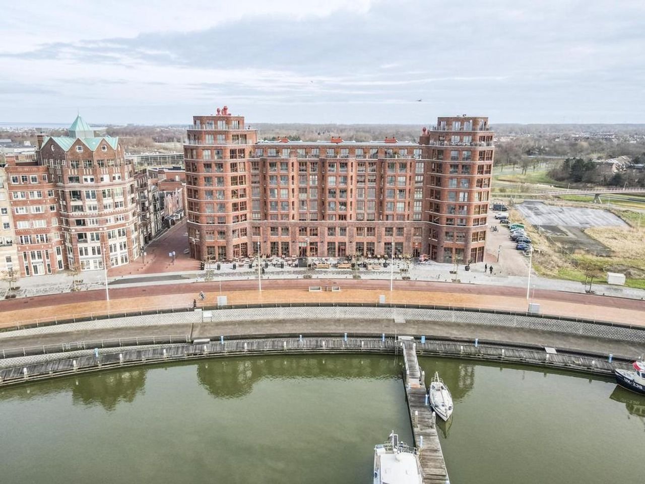 Spacious Apartment with Harbor View - Image 29