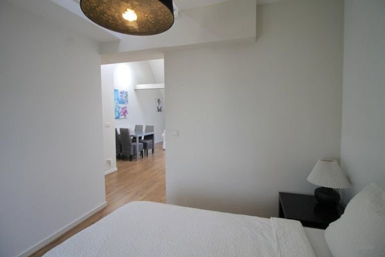 Furnished apartment with balcony in Breda - Image 7