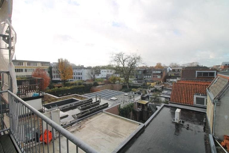 Furnished apartment with balcony in Breda - Image 8