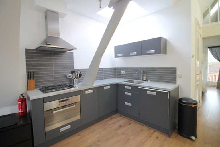 Furnished apartment with balcony in Breda - Image 5