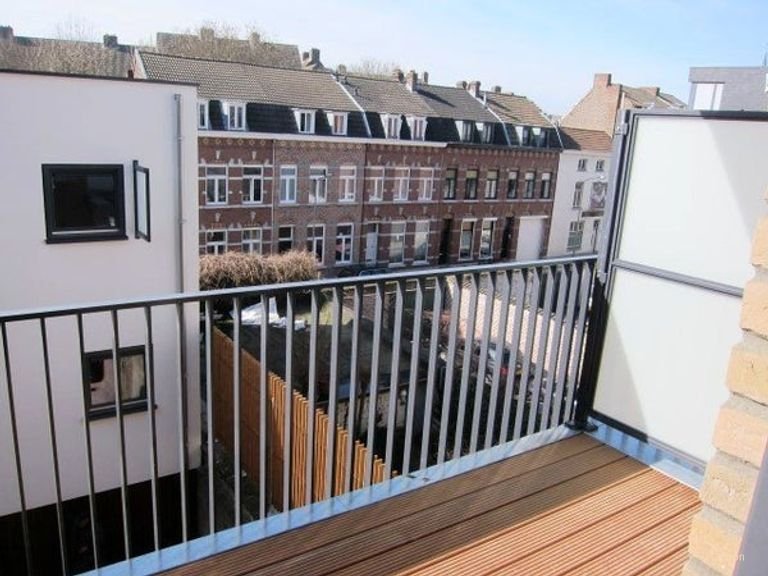 Modern apartment in Wyck with balcony and elevator - Image 12