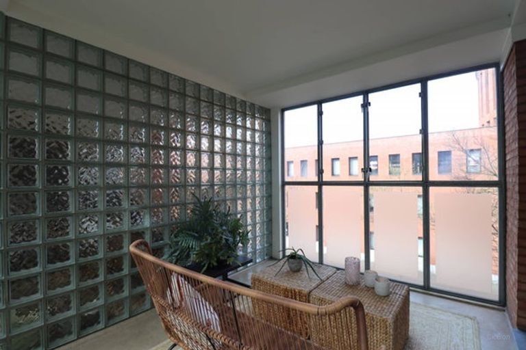 Furnished apartment with garage - Image 7