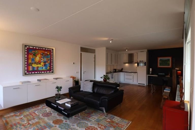 Furnished apartment with garage - Image 3