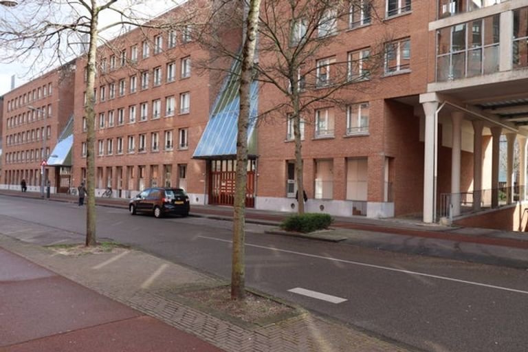 Furnished apartment with garage - Image 1