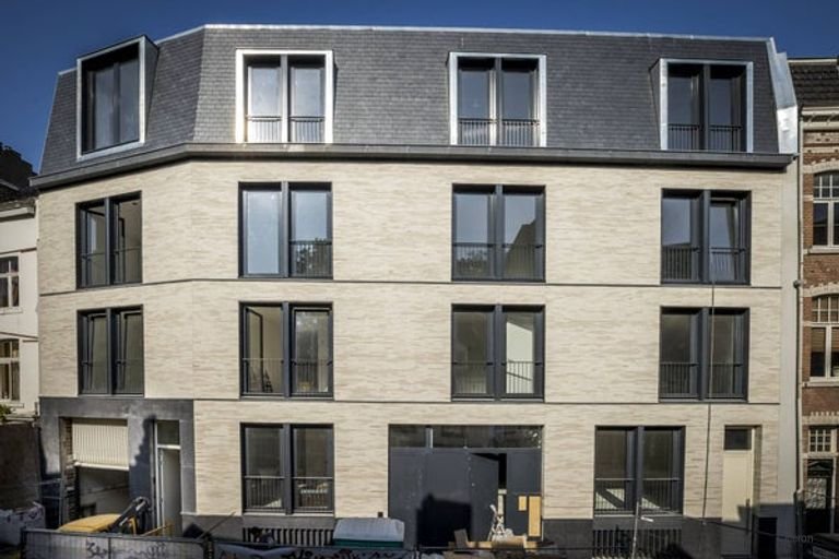 Modern penthouse (228m²) with two roof terraces - Image 1