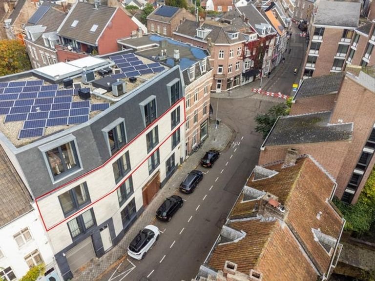 Modern penthouse (228m²) with two roof terraces - Image 76