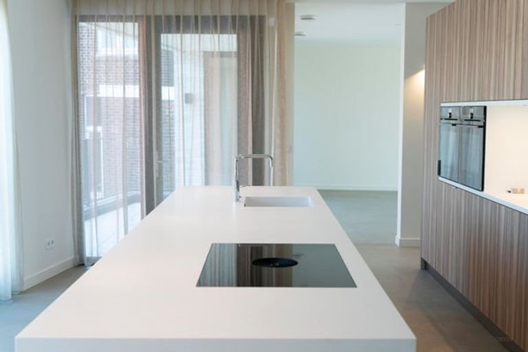 Modern penthouse (228m²) with two roof terraces - Image 33