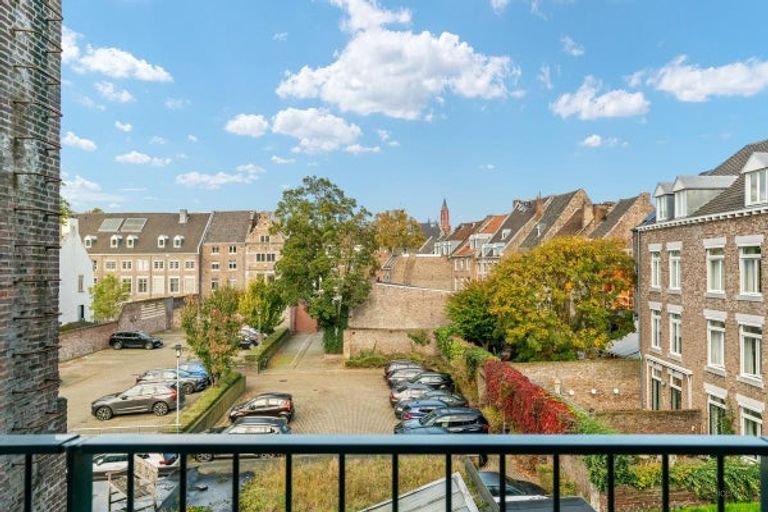 Modern penthouse (228m²) with two roof terraces - Image 73