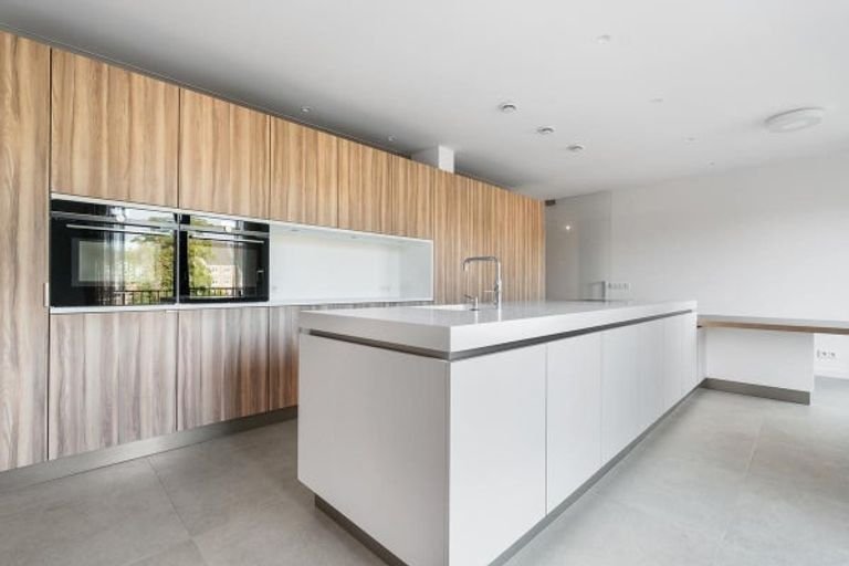 Modern penthouse (228m²) with two roof terraces - Image 35