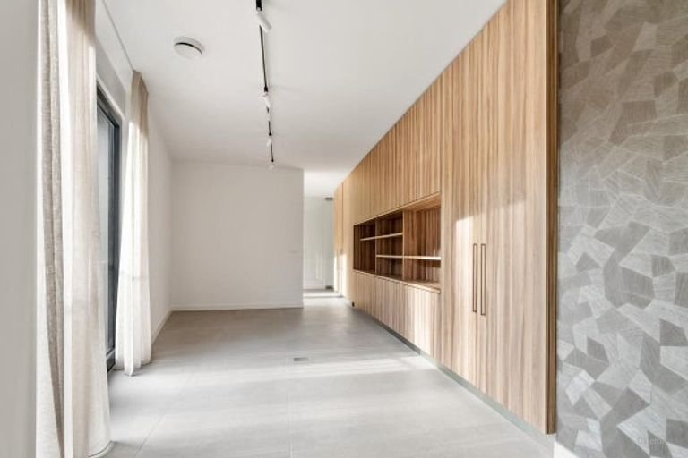 Modern penthouse (228m²) with two roof terraces - Image 19