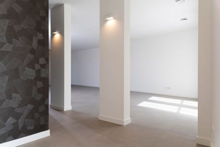 Modern penthouse (228m²) with two roof terraces - Image 25