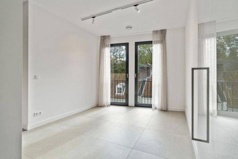 Modern penthouse (228m²) with two roof terraces - Image 22