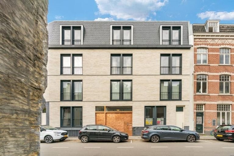 Modern penthouse (228m²) with two roof terraces - Image 2