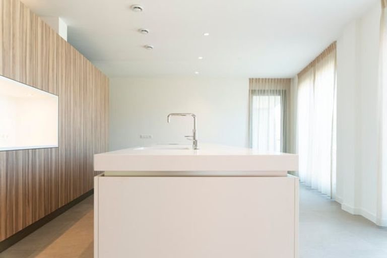 Modern penthouse (228m²) with two roof terraces - Image 29