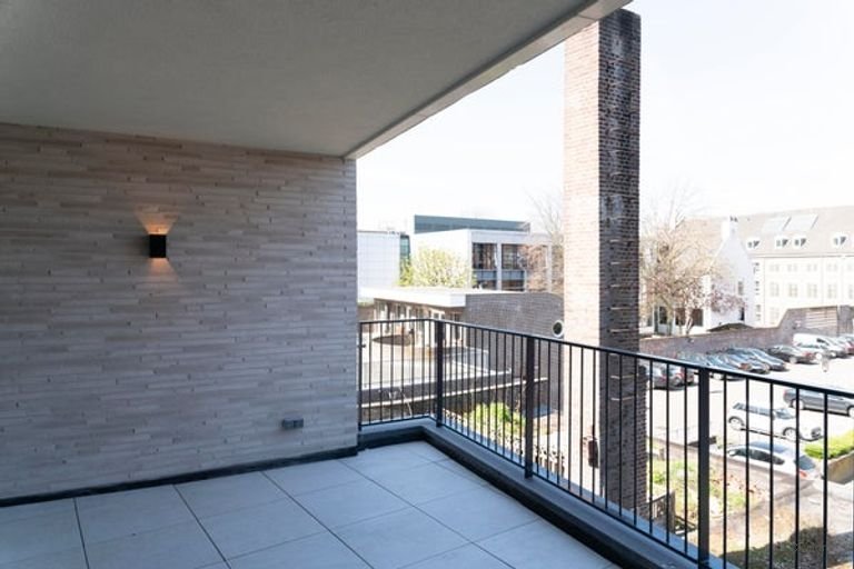 Modern penthouse (228m²) with two roof terraces - Image 42