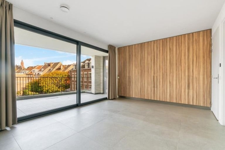 Modern penthouse (228m²) with two roof terraces - Image 41