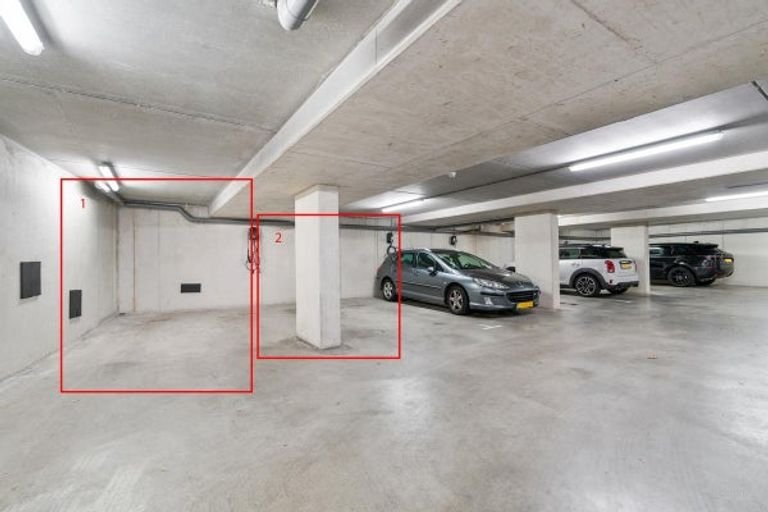 Modern penthouse (228m²) with two roof terraces - Image 74