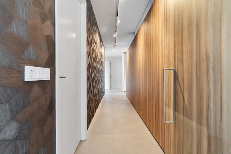 Modern penthouse (228m²) with two roof terraces - Image 9