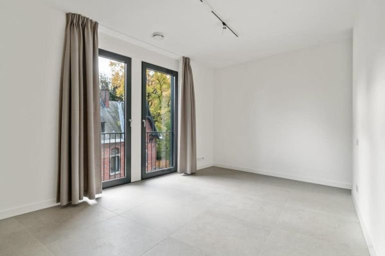 Modern penthouse (228m²) with two roof terraces - Image 56