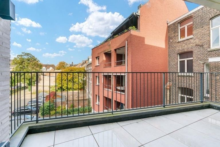 Modern penthouse (228m²) with two roof terraces - Image 72