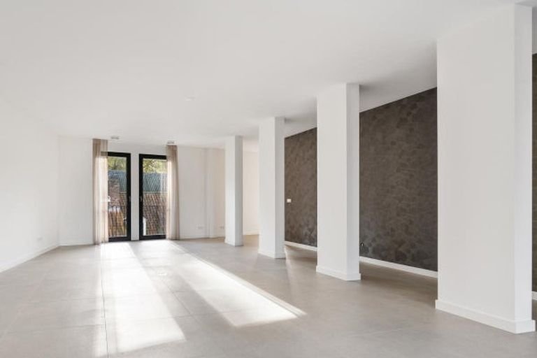 Modern penthouse (228m²) with two roof terraces - Image 12