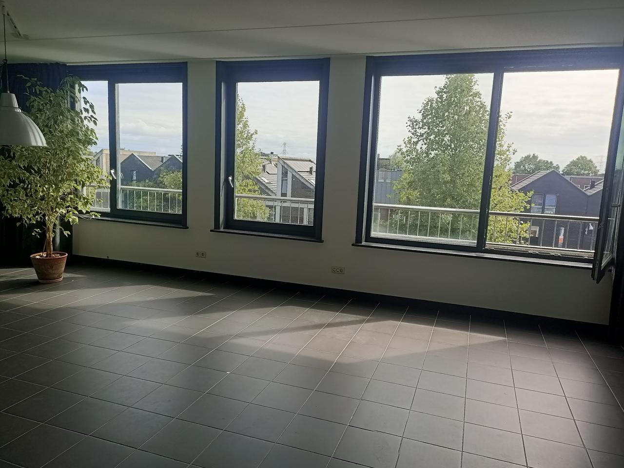 103 m² Rooftop Terrace with 2-Bedroom Apartment - Image 5