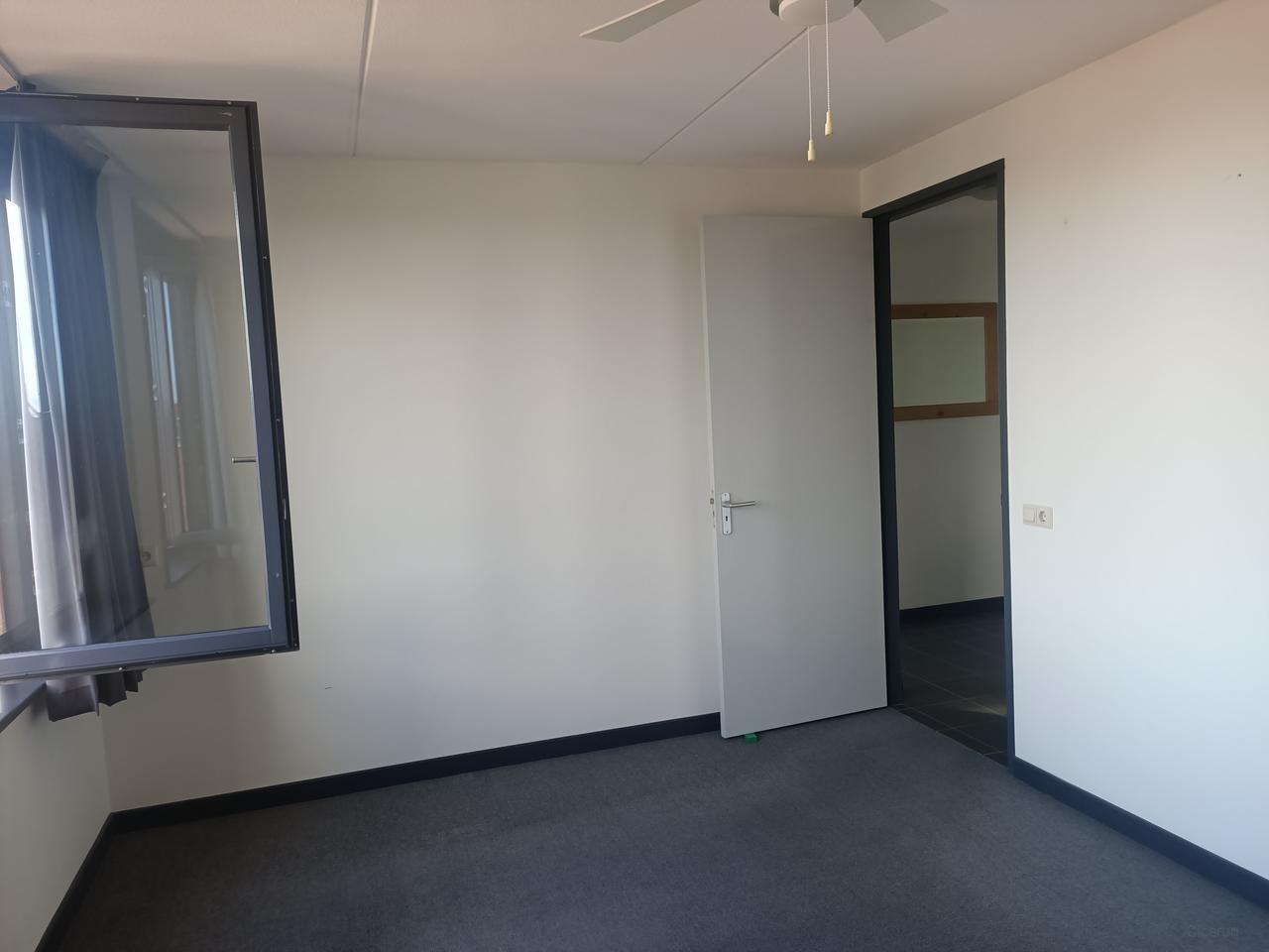 103 m² Rooftop Terrace with 2-Bedroom Apartment - Image 8