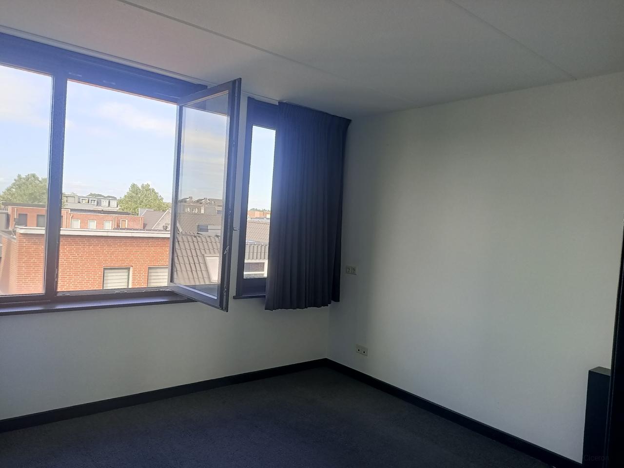 103 m² Rooftop Terrace with 2-Bedroom Apartment - Image 10