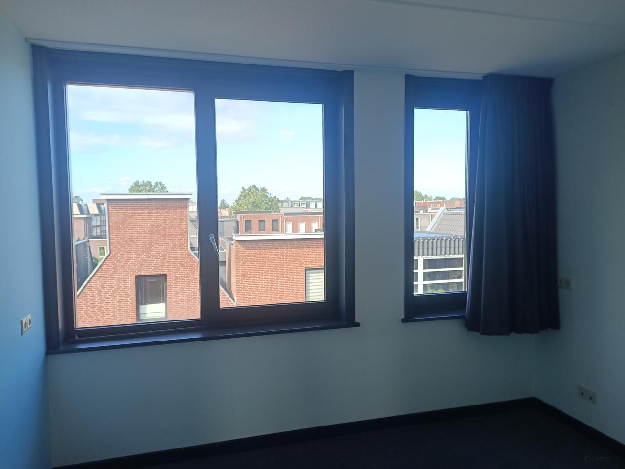 103 m² Rooftop Terrace with 2-Bedroom Apartment - Image 11