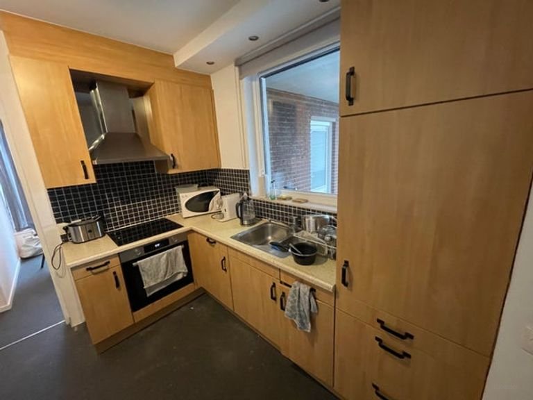 Ruime studentenkamer (20m²) met tuin in Meerssen - Afbeelding 5