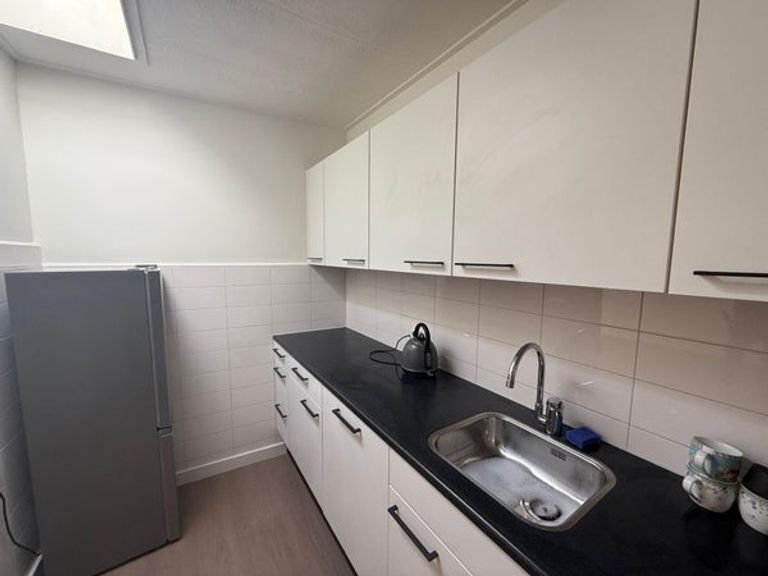 Renovated and 170m² near the city center - Image 10