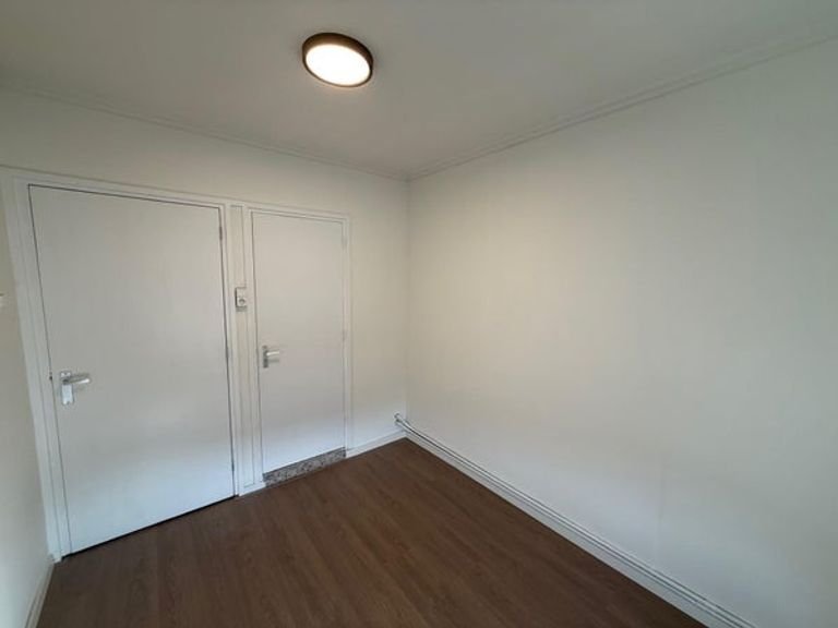 Renovated and 170m² near the city center - Image 19