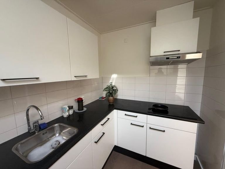 Renovated and 170m² near the city center - Image 9